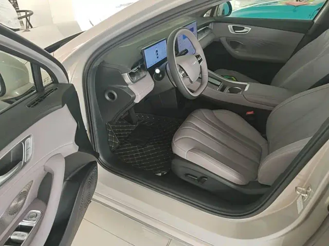 Roewe M7 DMH — Фото автомобиля 15
