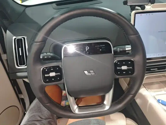 Li Auto L7 — Фото автомобиля 10