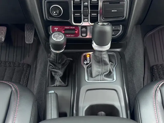 Jeep Wrangler — Фото автомобиля 23