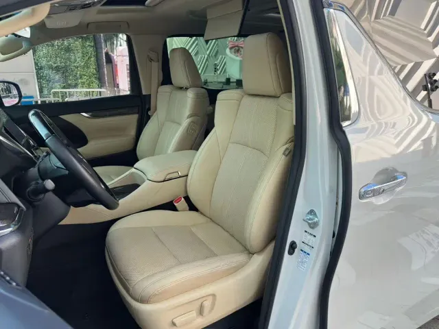 Toyota Alphard — Фото автомобиля 11