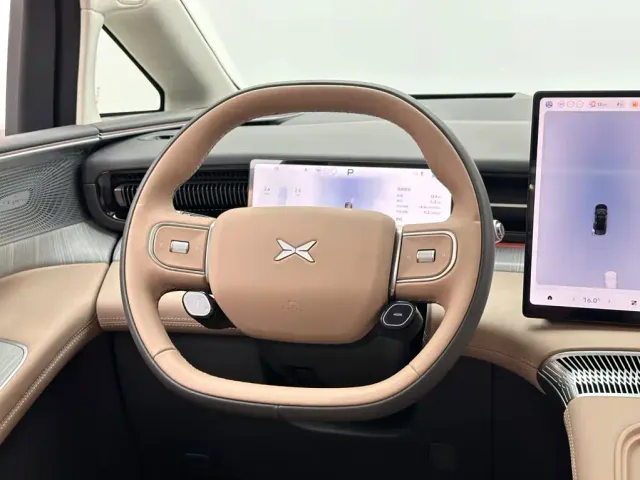 Xpeng X9 — Фото автомобиля 12