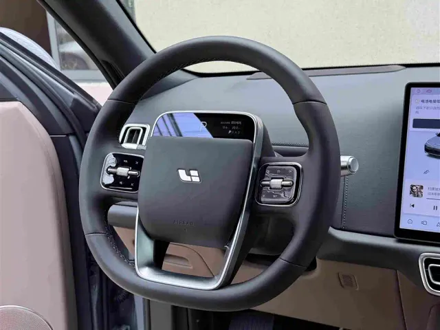 Li Auto L8 — Фото автомобиля 8