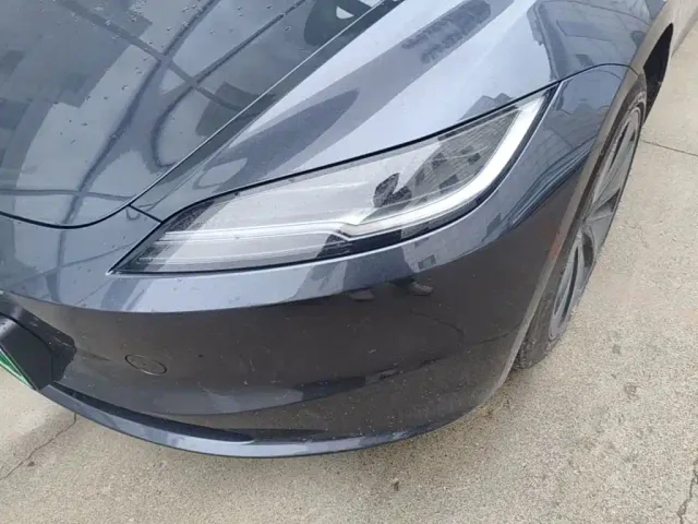 Tesla Model 3 — Фото автомобиля 23