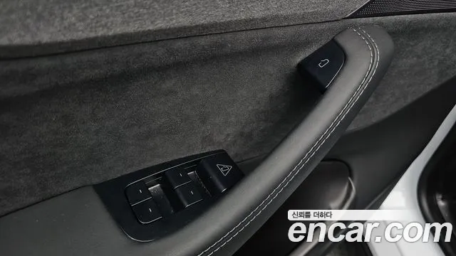 Tesla Model Y — Фото автомобиля 8