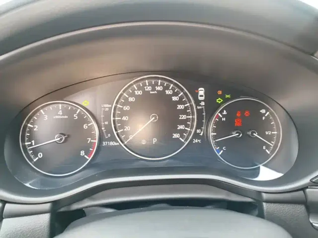 Mazda Axela — Фото автомобиля 11