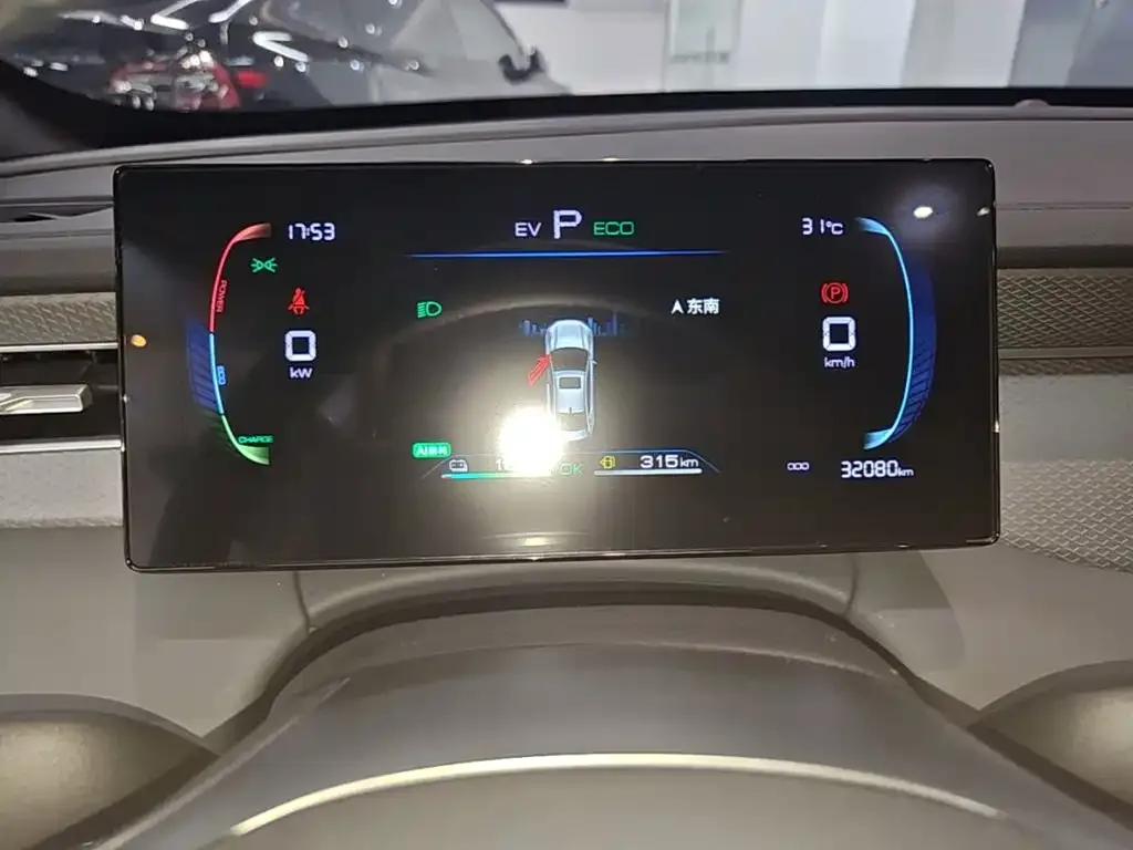 BYD Qin PLUS 2026 DM-i Smart Edition 128KM Progressive — Фото автомобиля 11