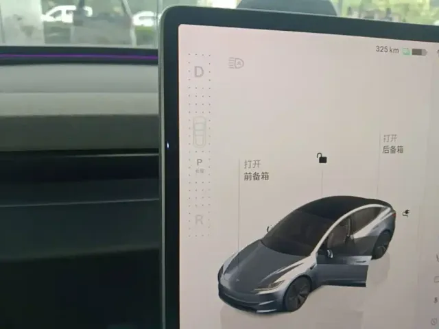 Tesla Model 3 — Фото автомобиля 13