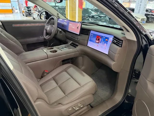 IM Motors LS6 — Фото автомобиля 17