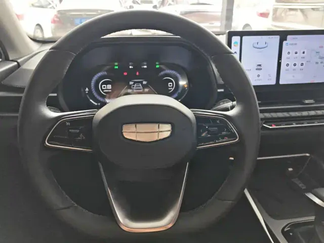 Geely Emgrand — Фото автомобиля 15