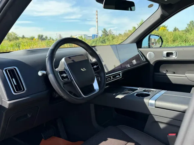 Li Auto L9 — Фото автомобиля 7