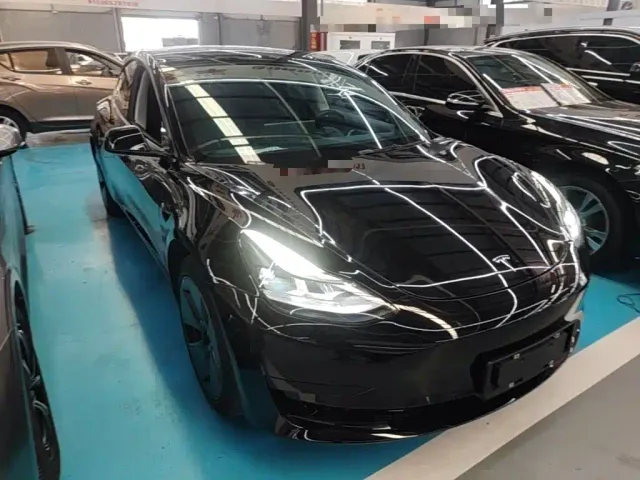 Tesla Model 3 — Фото автомобиля 3
