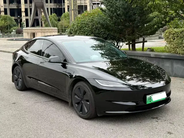 Tesla Model 3 — Фото автомобиля 3