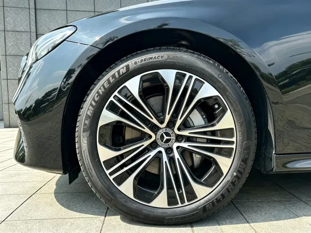 Mercedes-Benz E-Class — Фото автомобиля 19