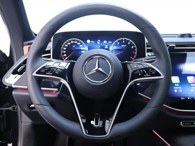 Mercedes-Benz E-Class — Фото автомобиля 16