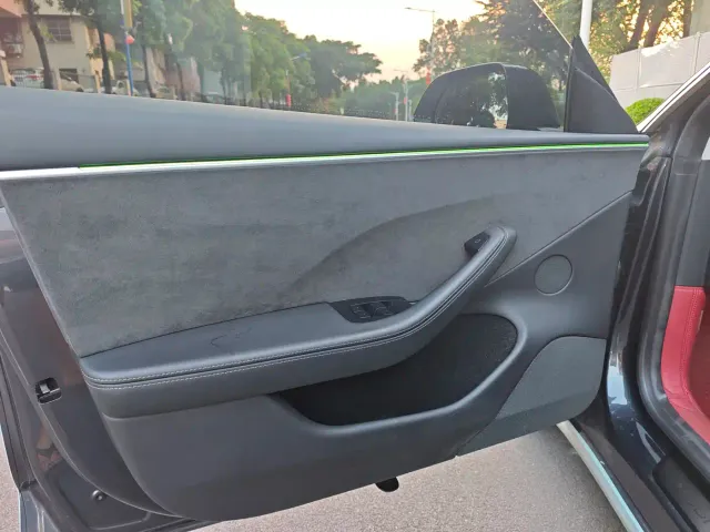 Tesla Model 3 — Фото автомобиля 11