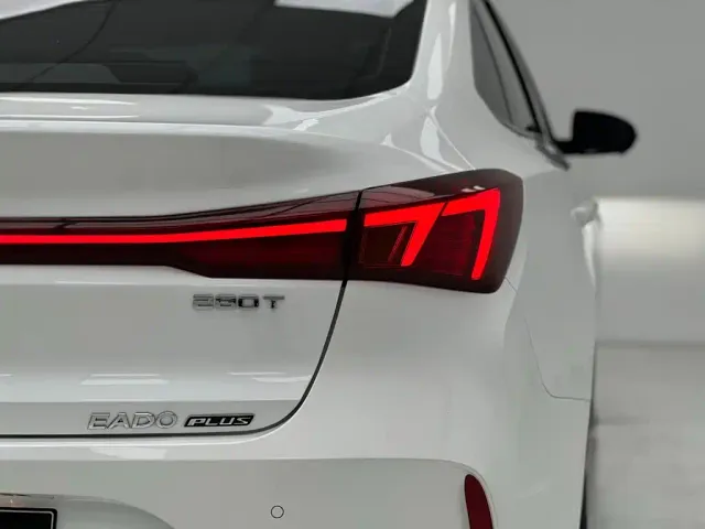 Changan Eado — Фото автомобиля 12