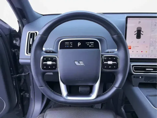 Li Auto L8 — Фото автомобиля 15