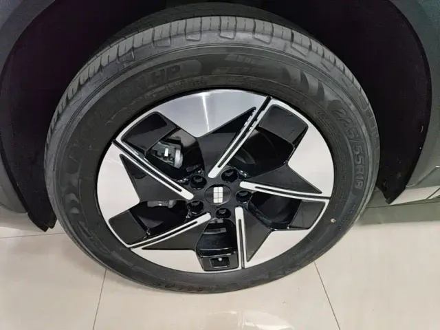 Geely Galaxy E5 — Фото автомобиля 22