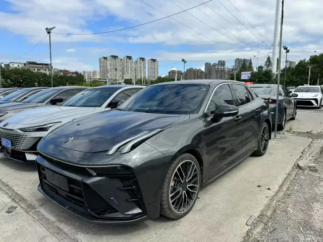 Фотография автомобиля — Lynk & Co 03