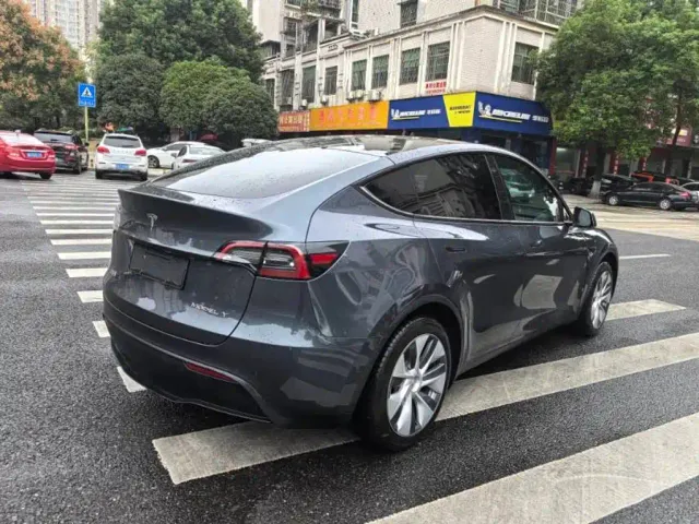 Tesla Model Y — Фото автомобиля 6