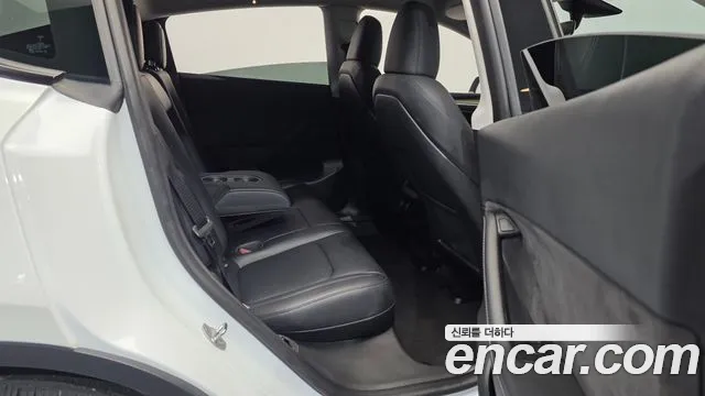 Tesla Model Y — Фото автомобиля 18