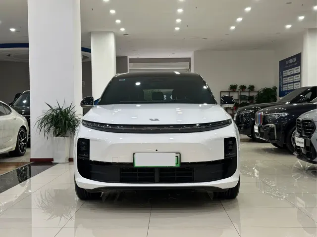 Li Auto L6 — Фото автомобиля 2