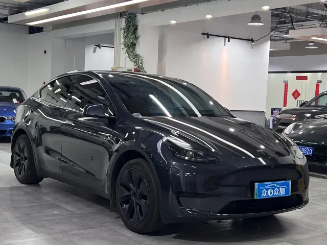 Tesla Model Y — Фото автомобиля 5