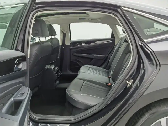 Volkswagen Passat — Фото автомобиля 15