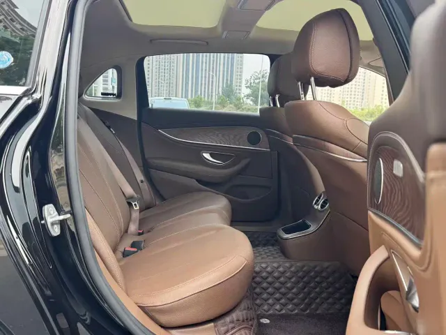 Mercedes-Benz E-Class — Фото автомобиля 8