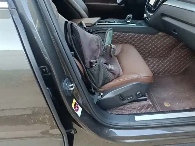 Volvo XC60 — Фото автомобиля 24