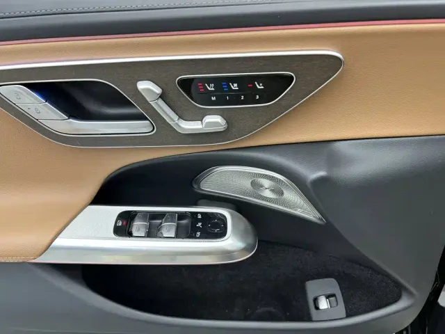 Mercedes-Benz E-Class — Фото автомобиля 18