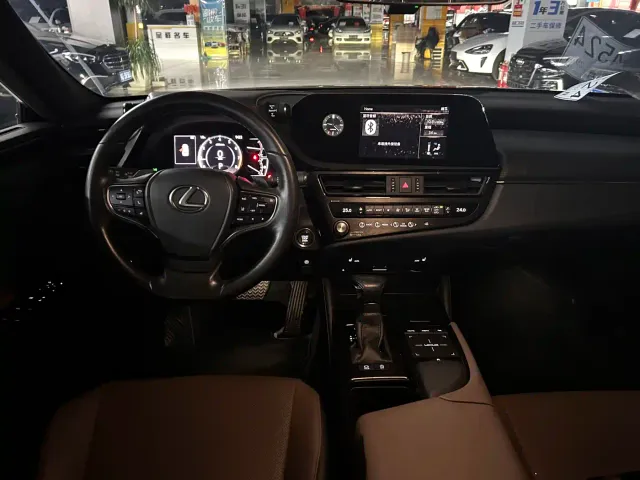 Lexus ES — Фото автомобиля 8