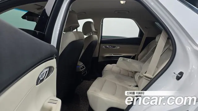 Genesis GV70 — Фото автомобиля 18