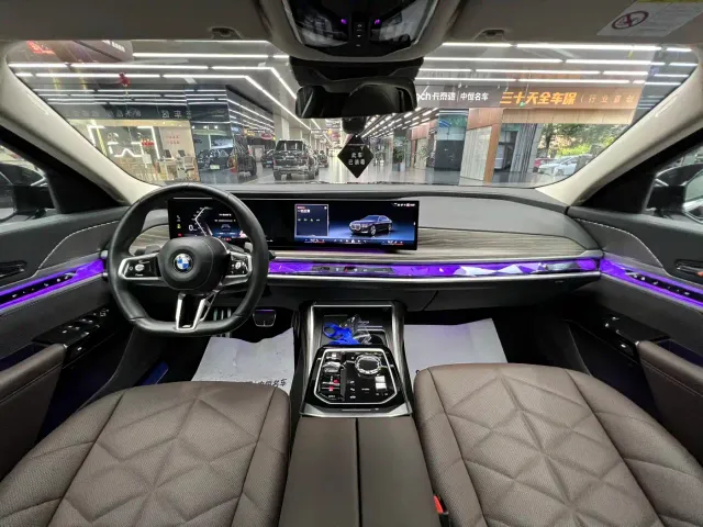 BMW 7 Series — Фото автомобиля 10
