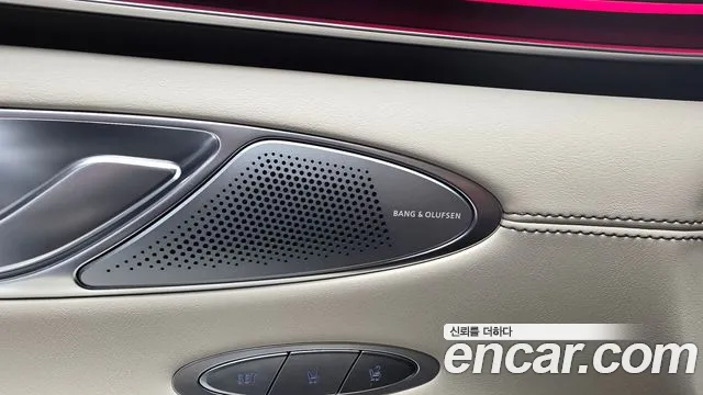 Genesis GV70 — Фото автомобиля 30