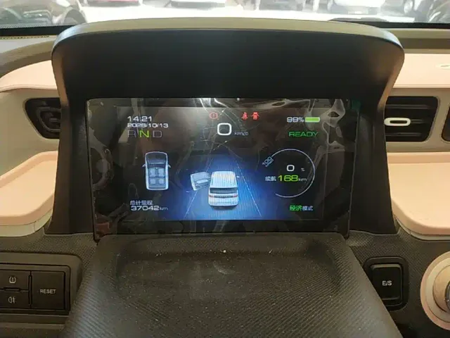 Wuling Hongguang Mini EV — Фото автомобиля 11