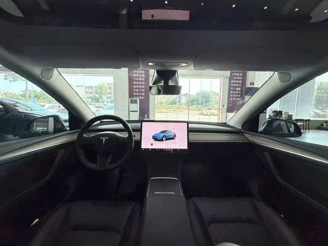 Tesla Model Y — Фото автомобиля 8