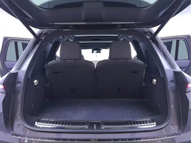 Li Auto L8 — Фото автомобиля 21