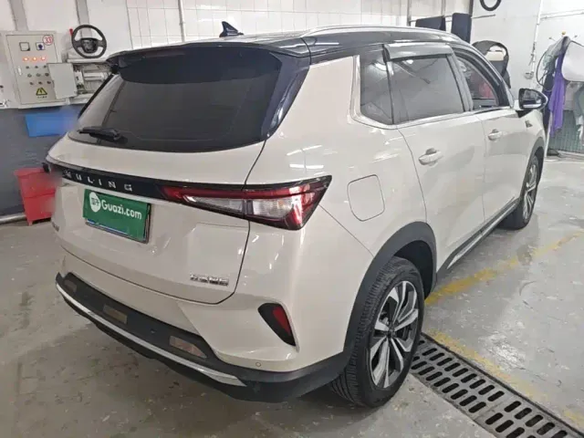 Wuling Asta — Фото автомобиля 6