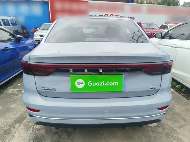 Geely Emgrand — Фото автомобиля 5