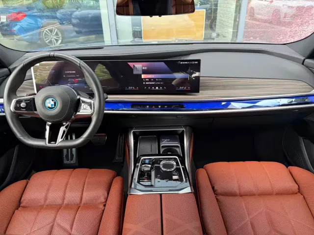 BMW i7 — Фото автомобиля 7