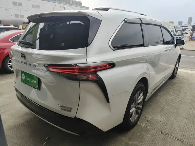 Toyota Sienna — Фото автомобиля 6