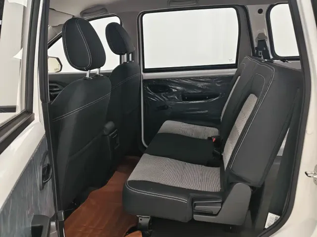 Wuling Hongguang — Фото автомобиля 9