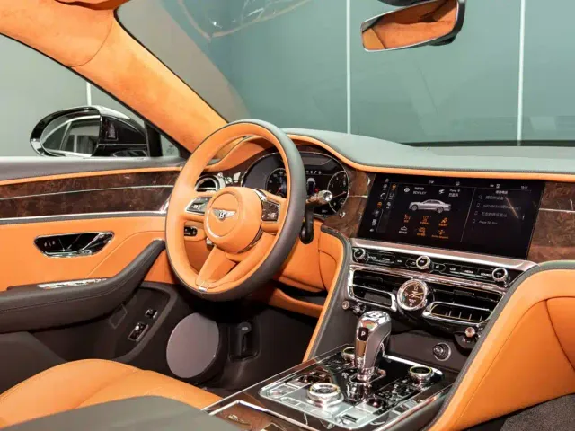 Bentley Flying Spur — Фото автомобиля 17
