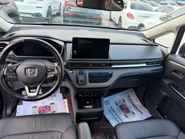 Honda Elysion — Фото автомобиля 4