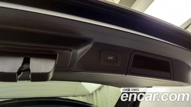 Land Rover Range Rover Velar Range Rover Velar 2.0 P250 Dynamic SE — Фото автомобиля 24