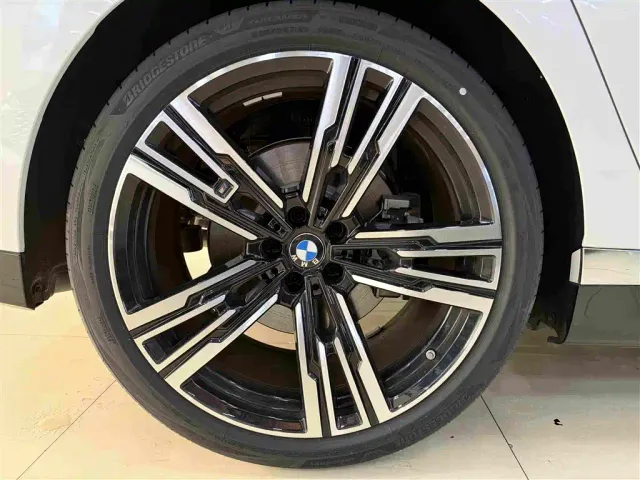 BMW 7 Series — Фото автомобиля 15