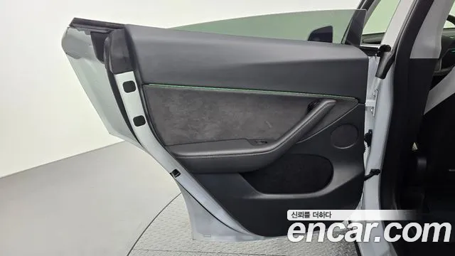 Tesla Model Y — Фото автомобиля 14