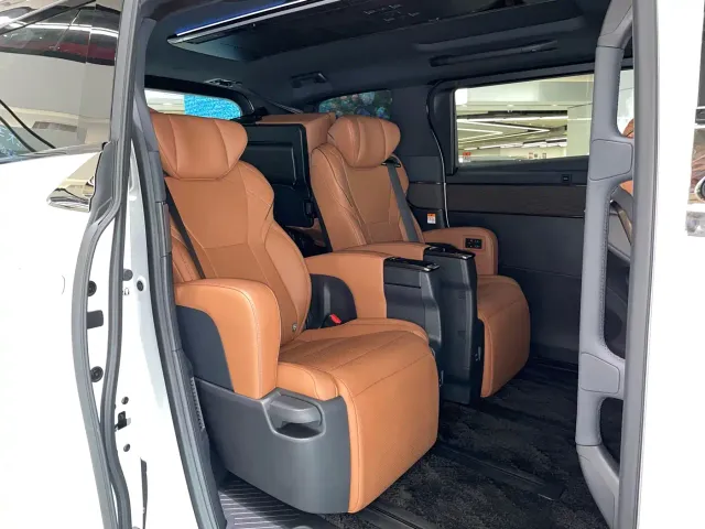 Toyota Vellfire — Фото автомобиля 10