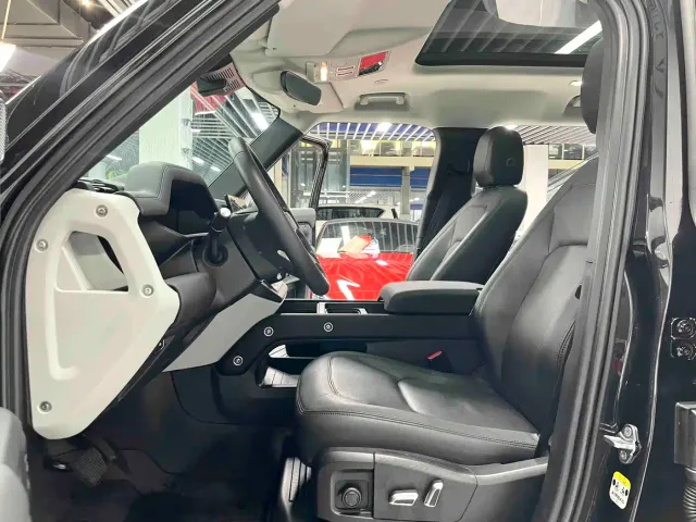 Land Rover Defender — Фото автомобиля 6